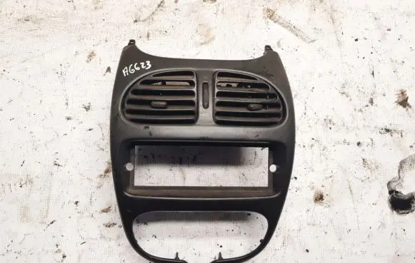 Peugeot 206 Dash center air vent grill 9640404777 9640404677