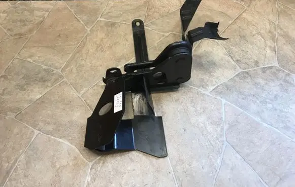 Mercedes-Benz ML W164 ABS pump bracket 