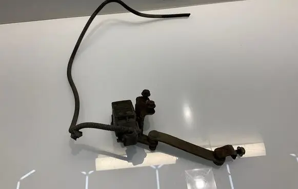 Mercedes-Benz E W211 Front height sensor lever A0105427617 0105427617