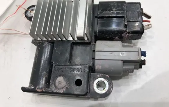 Lexus LBX Fan control module 89257499300