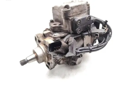 Audi A4 S4 B5 8D Fuel injection high pressure pump 028130115A 0460404986