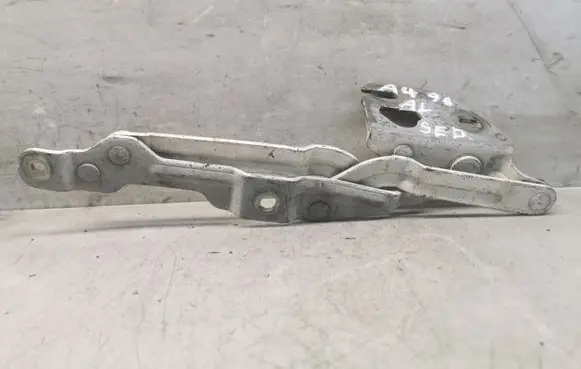 Audi A4 S4 B5 8D Tailgate/trunk/boot hinge 8D58273020
