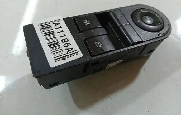 Opel Zafira B Electric window control switch 13228705