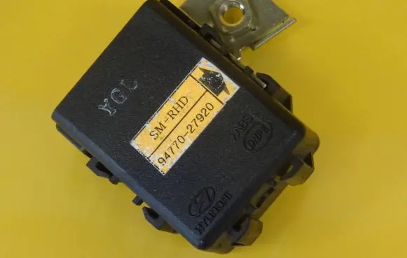 Hyundai Santa Fe Oil pressure relay 94770-27920 9477027920
