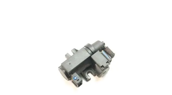BMW X5M E70 Turbo solenoid valve 7626351 7088711
