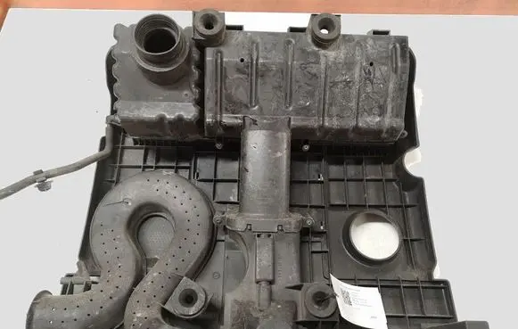 Volkswagen Polo Engine cover (trim) 03E129607 44609285
