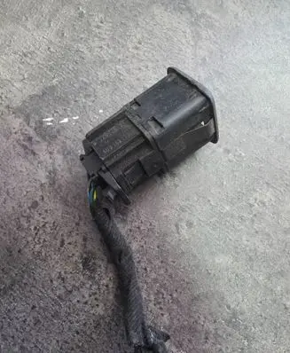 Volkswagen Golf IV Alarm switch 03000380 4B0962109A 537320