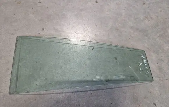 Rear vent window glass