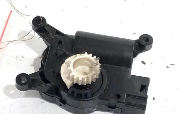Volkswagen Golf VII Air flap motor/actuator 5Q0907511K