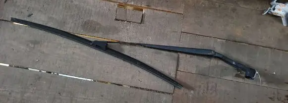 Nissan Leaf I (ZE0) Windshield/front glass wiper blade C320B3LD