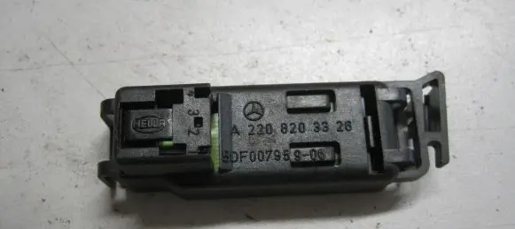 Mercedes-Benz S W220 Sensor A2208203326