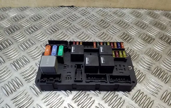 Jaguar XJ X351 Fuse module AW9314A073BC