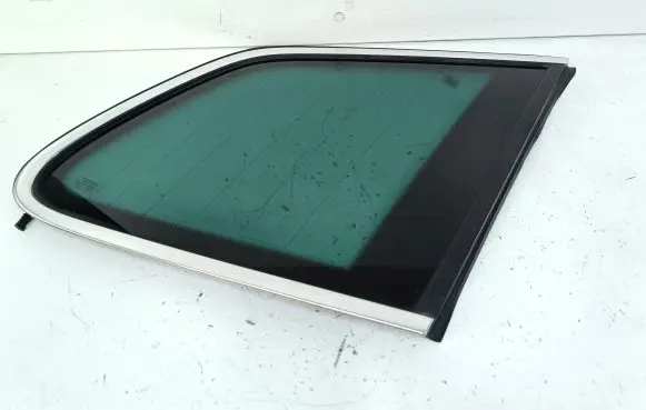 Volkswagen Touareg II Rear side window 7P6845298