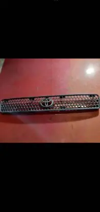 Toyota RAV 4 (XA10) Front bumper upper radiator grill