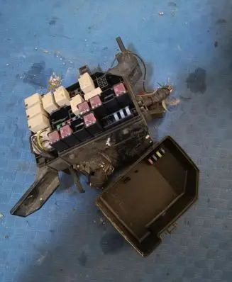 Suzuki Swift I Fuse box set