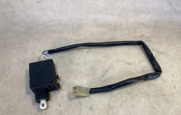 Mercedes-Benz G W461 W463 1st Gen Front door lock motor A0048202542