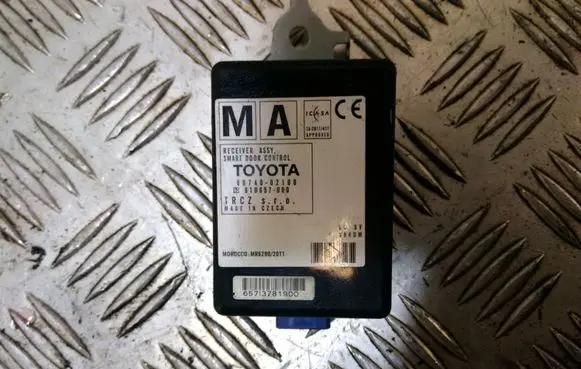 Toyota Auris E180 Door control unit/module 8974002100