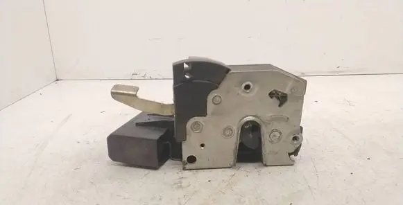 BMW 5 E34 Front door lock 8168924