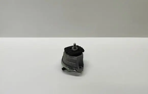 BMW 5 E60 E61 Engine mount bracket