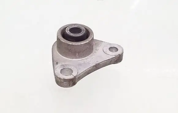 Volvo S60 Engine mount bracket 8666205