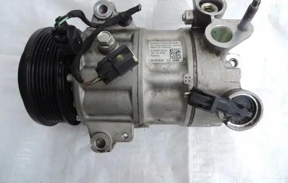 Ford Ecosport Air conditioning (A/C) compressor (pump) H1BH19D629DA