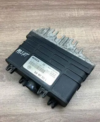 Volkswagen PASSAT B4 Engine control unit/module ECU 8A0907311L 0261203188 Used