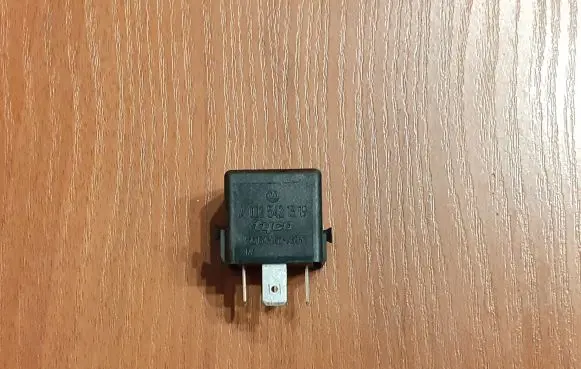 Mercedes-Benz C W202 Other relay V23134B52X336 2084