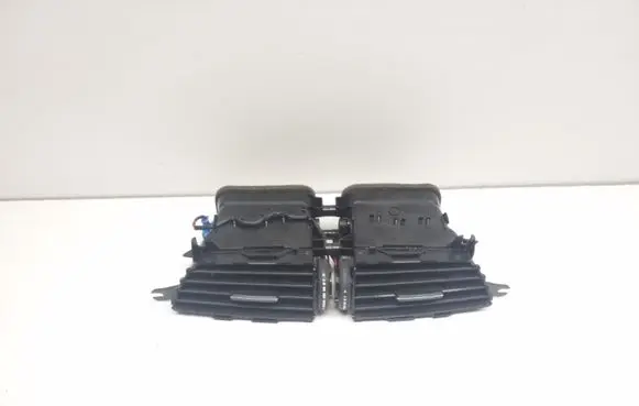 Mercedes-Benz C W204 Dash center air vent grill A2048308454