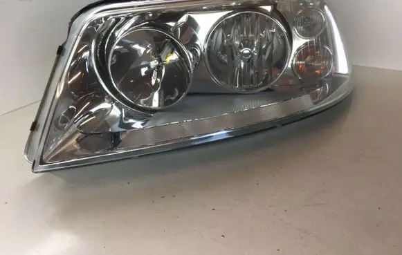 Volkswagen Sharan Headlight/headlamp 0301182601