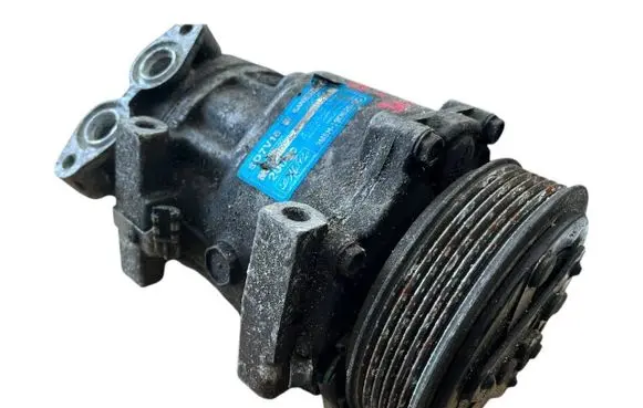 Ford Focus Air conditioning (A/C) compressor (pump) 3M5H19D629sb 981005524