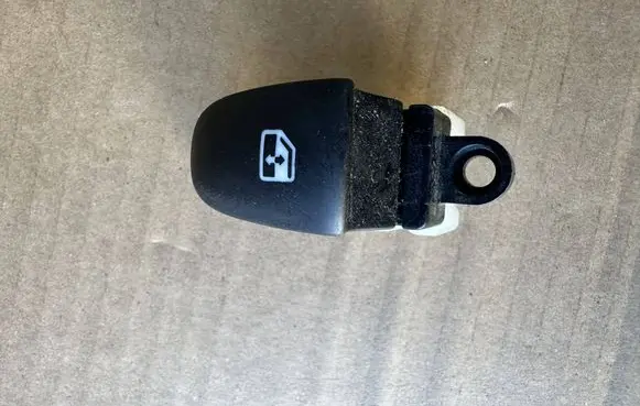 Nissan X-Trail T32 Electric power window relay 