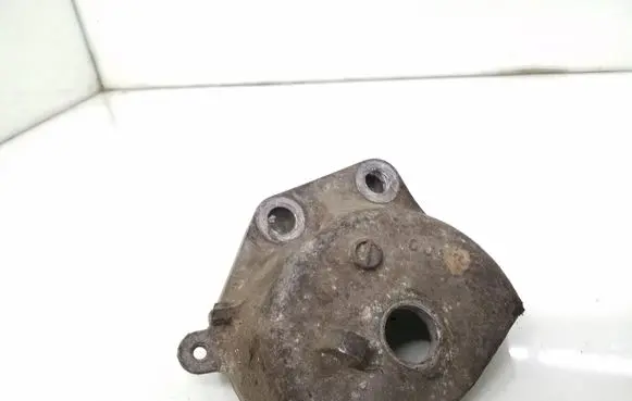 Mazda 6 Engine mounting bracket