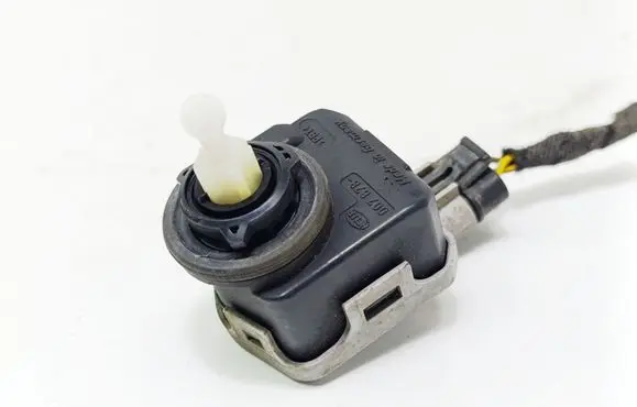 Opel Astra G Headlight level adjustment motor 90590665