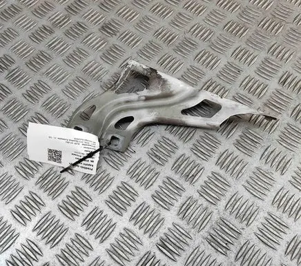 Audi Q3 8U Fender mounting bracket 8U0821136
