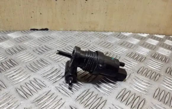 Mercedes-Benz B W246 W242 Windscreen/windshield washer pump 1040723