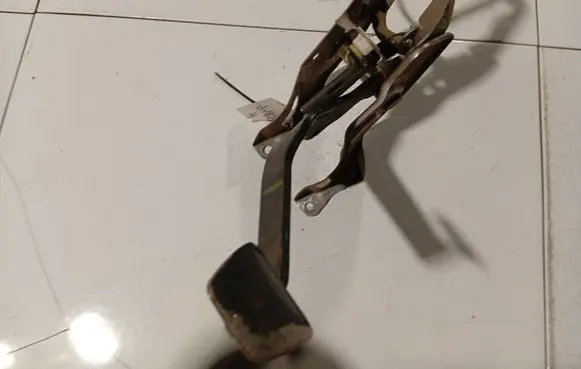 Honda Civic IX Brake pedal 