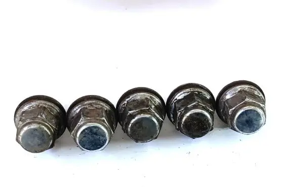 Toyota Avensis T270 Nuts/bolts 