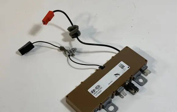 KIA Opirus Aerial antenna amplifier 962803F000 13702200