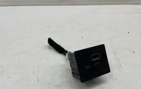 Maserati Ghibli USB socket connector 4200259603 61571C0805