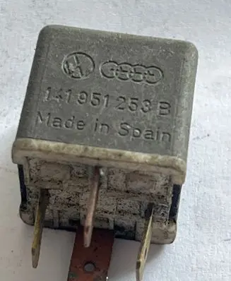 Audi A4 S4 B5 8D Other relay 141951253B