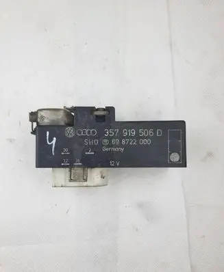Volkswagen Golf III Coolant fan relay 357919506D 898722000