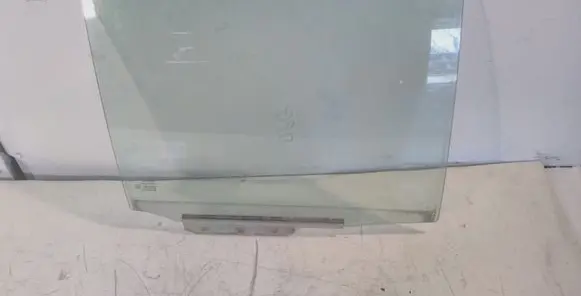 Toyota Yaris Rear door window glass