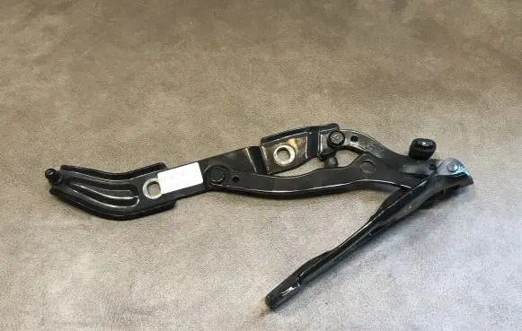 BMW 2 F22 F23 Tailgate/trunk/boot hinge 7304558