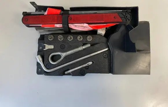 Mercedes-Benz C W203 Tool set 2038900061