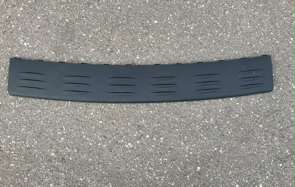 Rear bumper trim bar molding