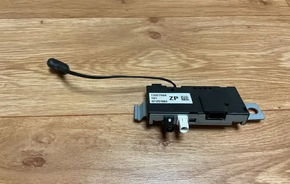 Opel Insignia A Aerial antenna amplifier 13327068 421251063