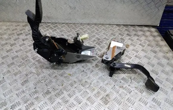 Opel Antara Accelerator throttle pedal