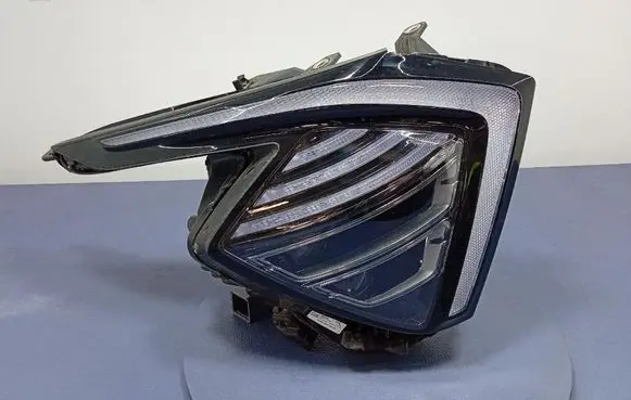 KIA Sportage Headlight/headlamp 92102R2100