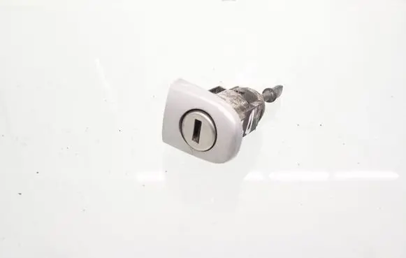 Volkswagen PASSAT B5 Front door lock (next to the handle) 3B0837167 3B0837168