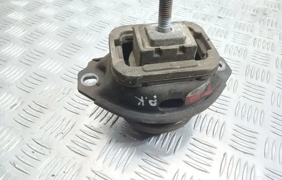 Land Rover Discovery 3 - LR3 Engine mount bracket KKB500441G